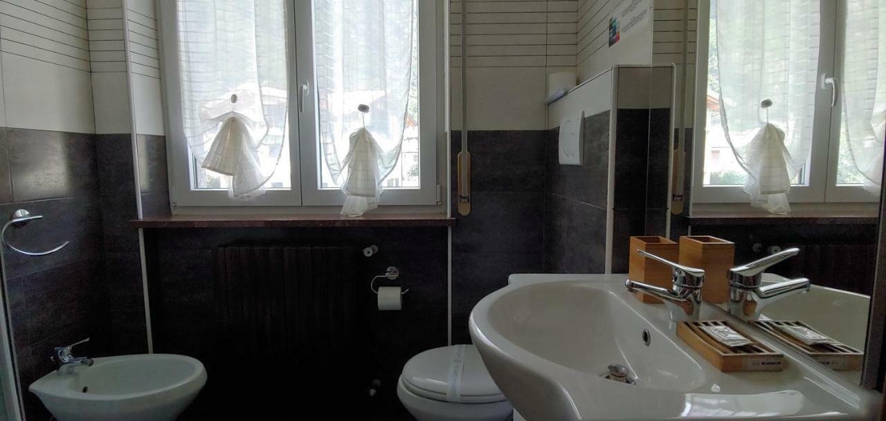 Affittacamere Valchiavenna - Foresteria Lombarda Con Parcheggio Privato Sul Posto! Apprezzata Gestione Familiare Dal 2012, Qualita-Prezzo Top! "Guest-House With Private Parking On Site! Appreciated Family Management Since 2012, Quality-Price Top!" Luaran gambar