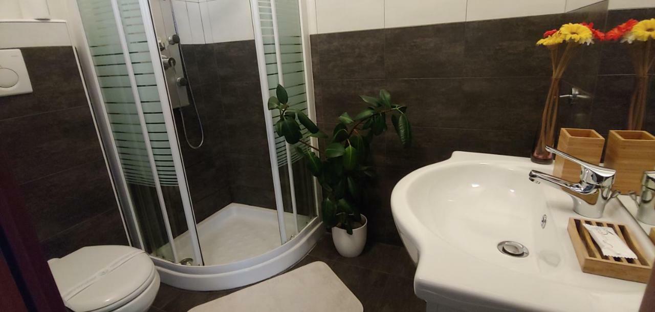 Affittacamere Valchiavenna - Foresteria Lombarda Con Parcheggio Privato Sul Posto! Apprezzata Gestione Familiare Dal 2012, Qualita-Prezzo Top! "Guest-House With Private Parking On Site! Appreciated Family Management Since 2012, Quality-Price Top!" Luaran gambar